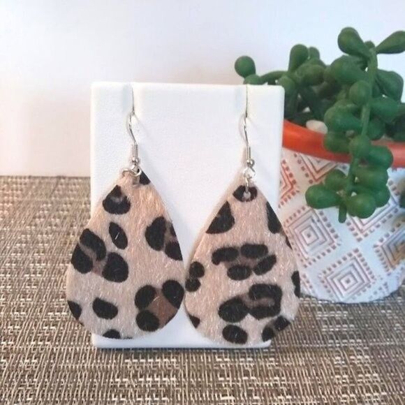 Leopard Print Fur Textured Teardrop Earrings - Picture 1 of 3